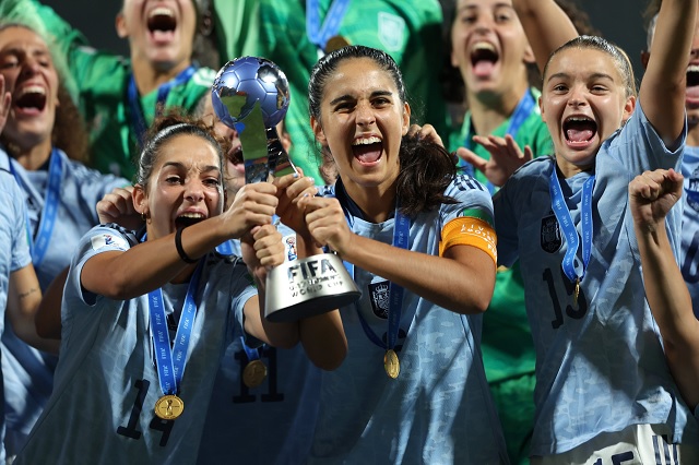 Jugadoras de España Femenil con la Copa del Mundo Sub-17 | 2022