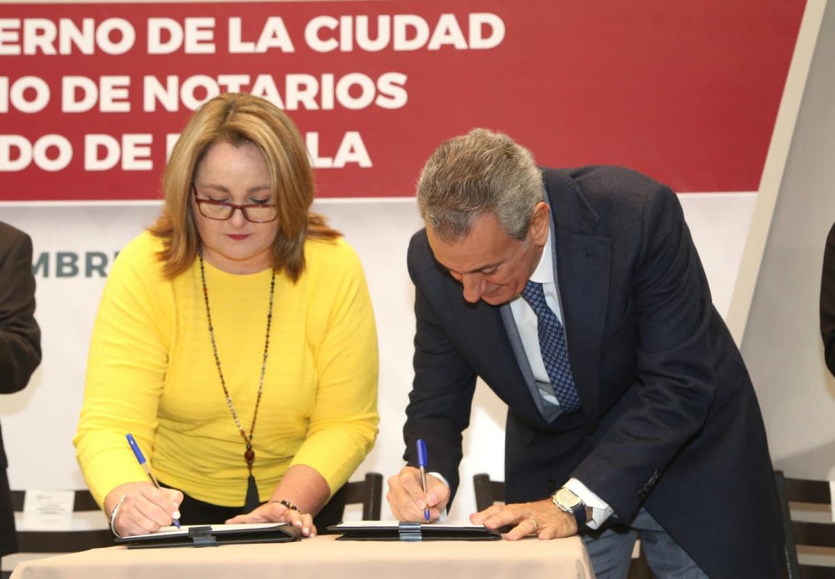 Firma de convenio entre Colegio de Notarios del Estado de Puebla y Ayuntamiento de Puebla