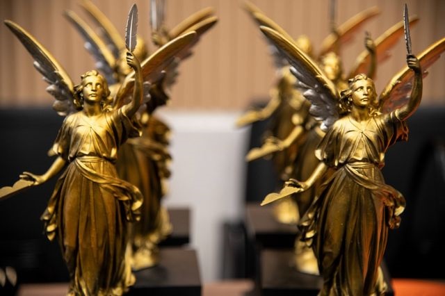 Estatuillas que fueron entregadas a los periodistas ganadores