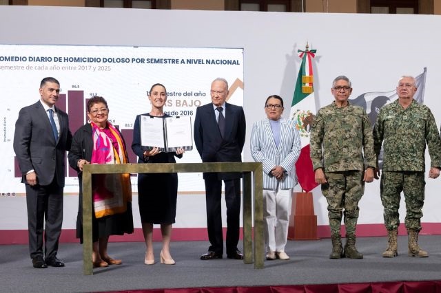 Durante una mañanera, autoridades de seguridad, entre ellos, Alejandro Gertz Manero, Ernestina Godoy y la presidenta Claudia Sheinbaum