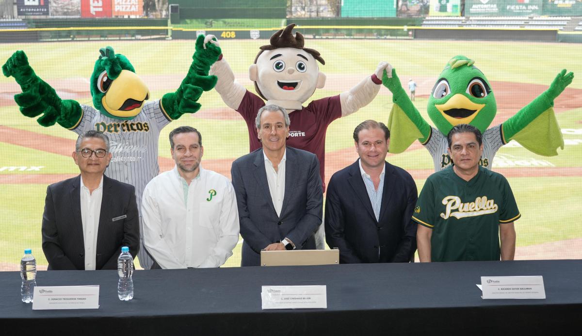 Firma de convenio entre ayuntamiento de Puebla y Pericos de Puebla