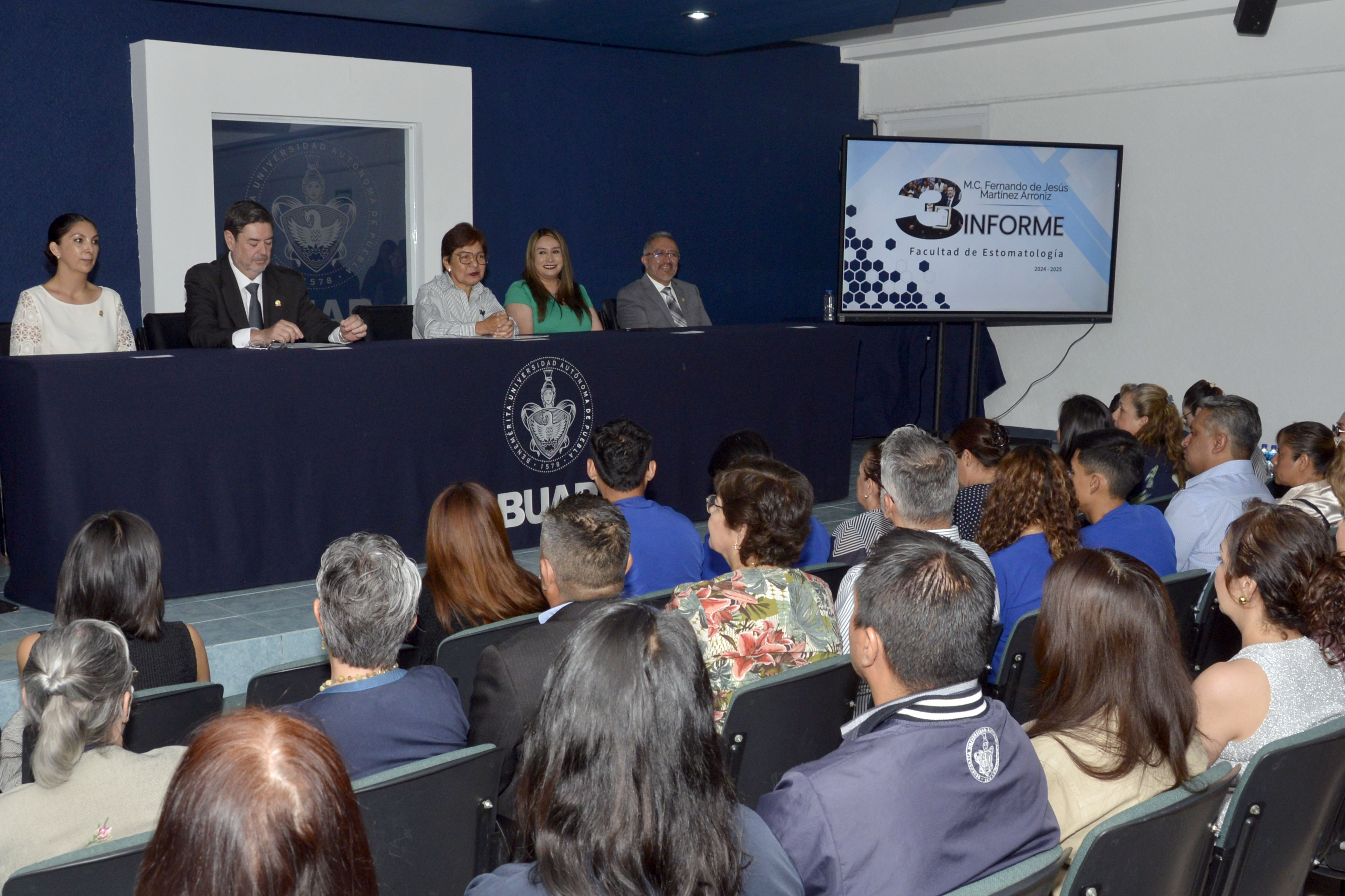 Rectora BUAP preside Tercer Informe de Labores en Facultad de Estomatología 