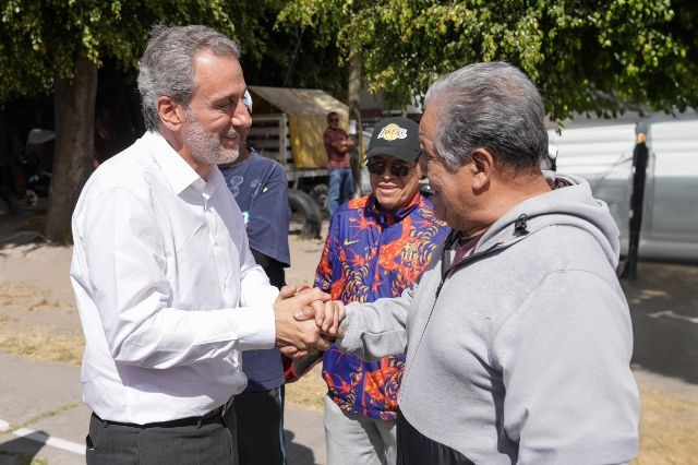 Pepe Chedraui supervisa trabajos de mantenimiento en la colonia Las Hadas