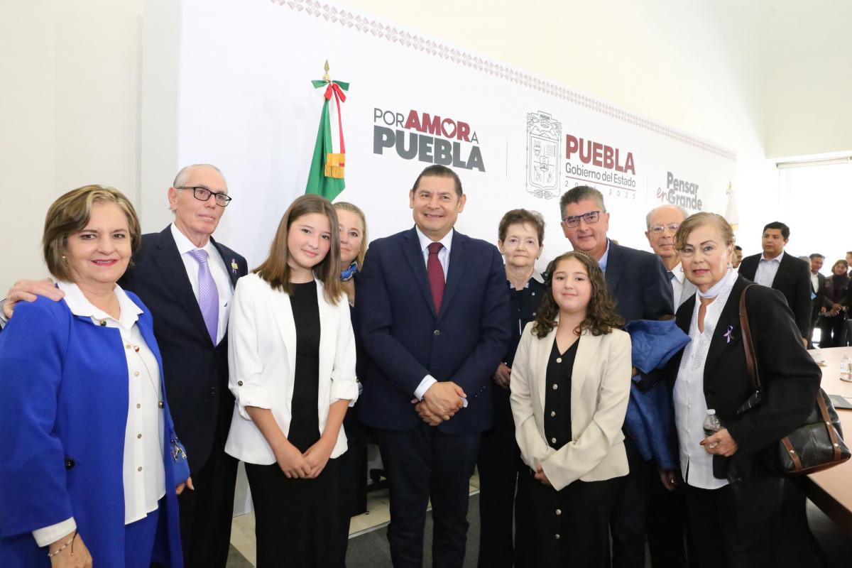 Alejandro Armenta y familia Serdán