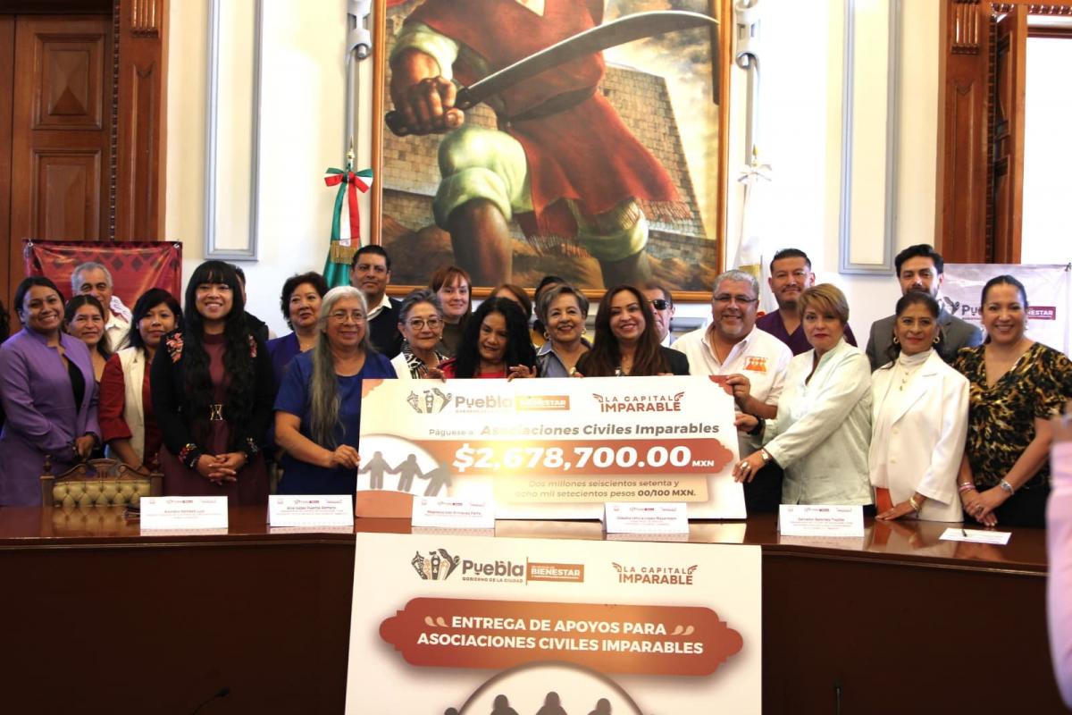 Entrega de apoyo a asociaciones civiles