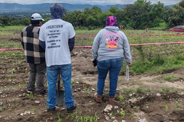 Activistas en búsqueda de víctimas de desaparición en Puebla