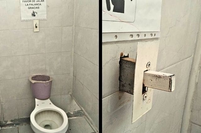 Hallan boquete en baños de primaria de colonia San Bernabé Temoxtitla