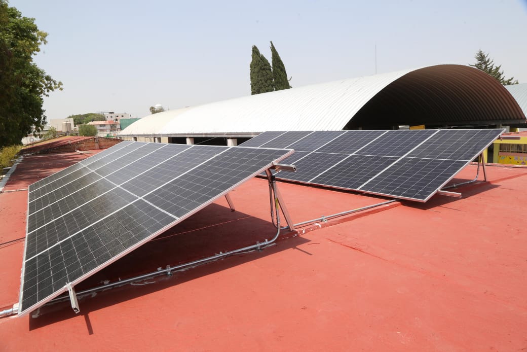 Paneles solares en Primaria Ignacio Romero Vargas