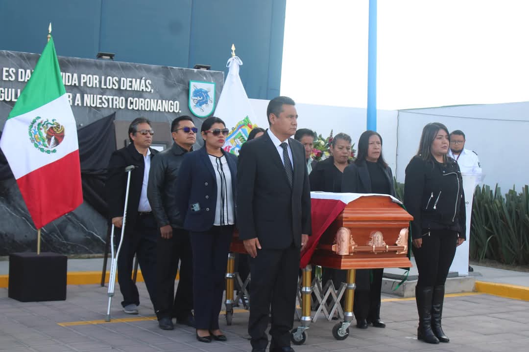 Homenaje póstumo a policía caído en Coronango