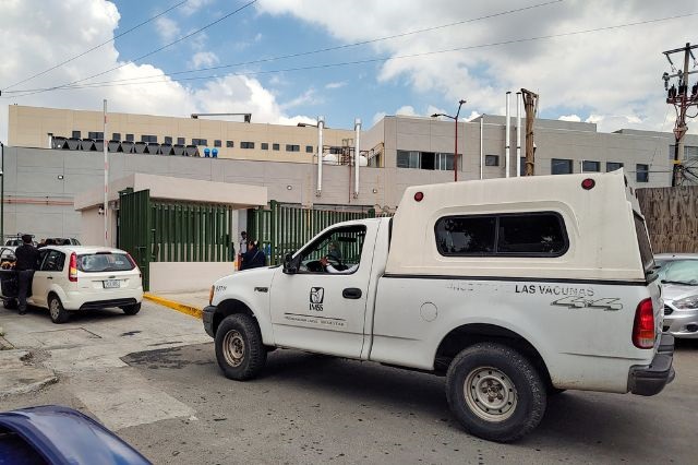 Unidad del IMSS a las afueras del Hospital San Alejandro