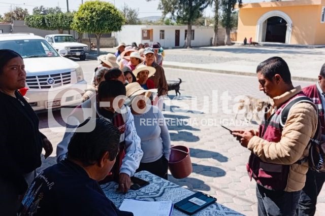 Pobladores de Acatzingo se afilian a Morena a cambio de frutas y verduras