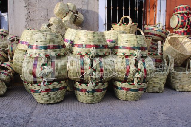 ajalpan_da_inicio_a_su_tradicional_plaza_grande_de_dia_de_muertos_1.jpg