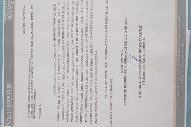 alcalde_de_tepexi_toma_preparatoria_pese_a_rechazo_de_docentes_y_padres_2.jpg