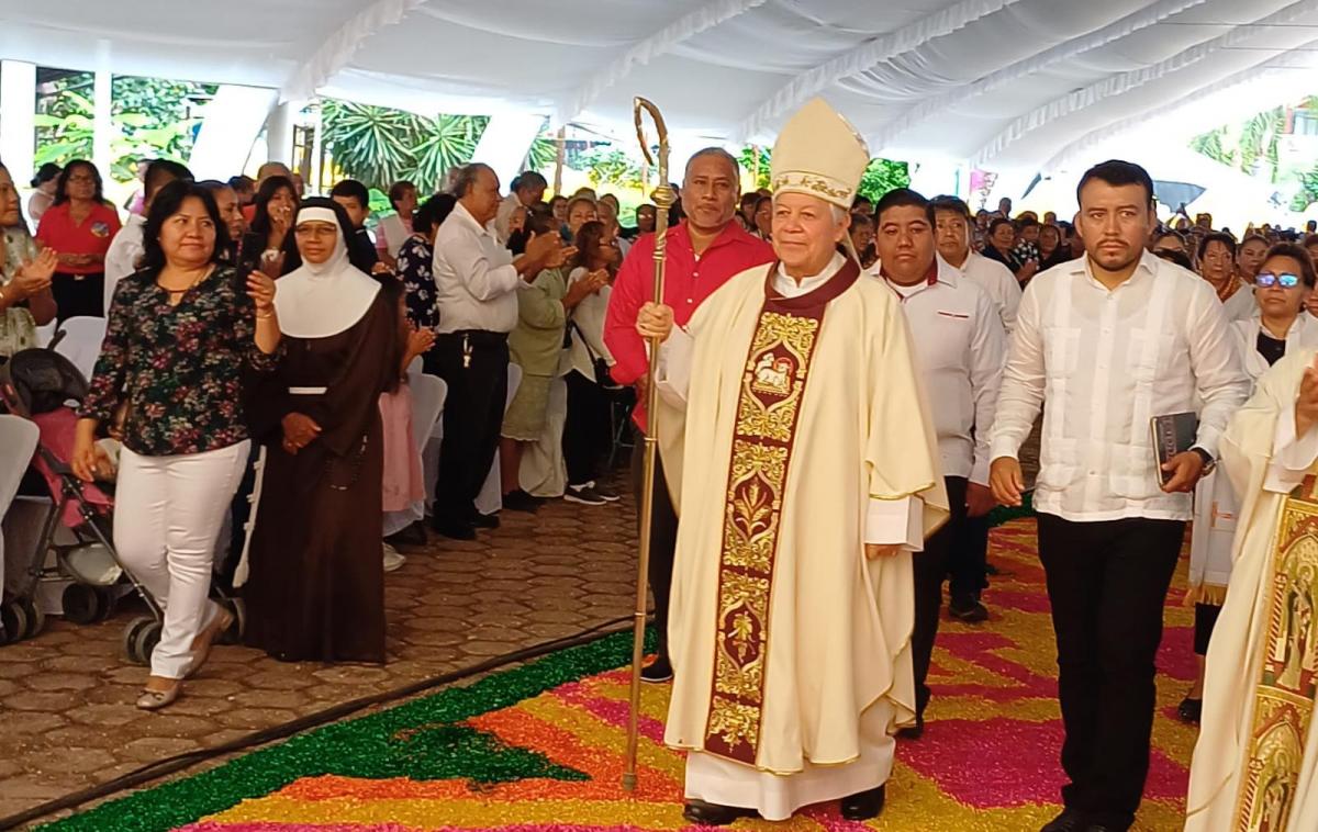 arzobispo_de_puebla_bendice_nueva_campana_de_acatlan_1.jpeg