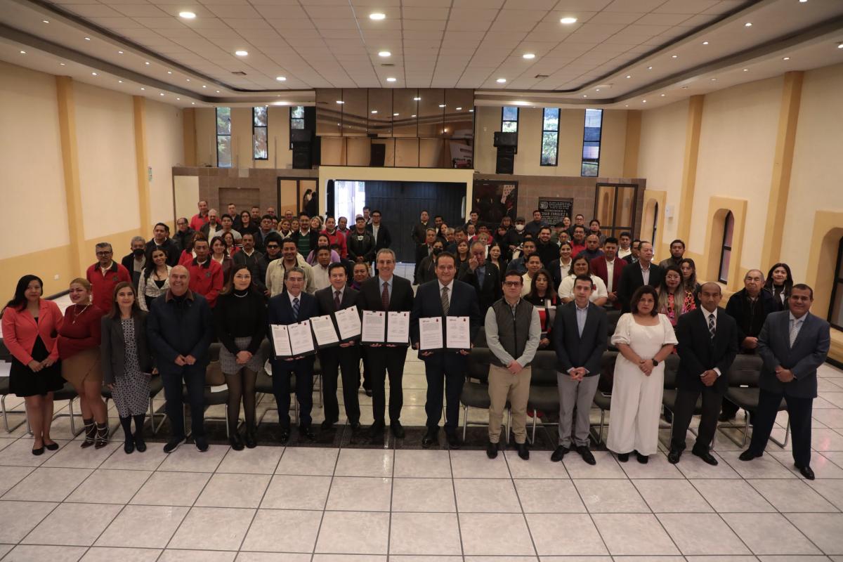 José Chedraui en firma de convenio con STIRTT