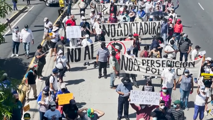 Protesta contra Nayib Bukele del 2021 | Vía: https://www.youtube.com/watch?v=Bd6sHgTGXns