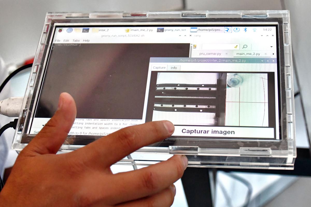 Prototipo que optimiza el proceso de deposición de contactos en celdas fotovoltaicas