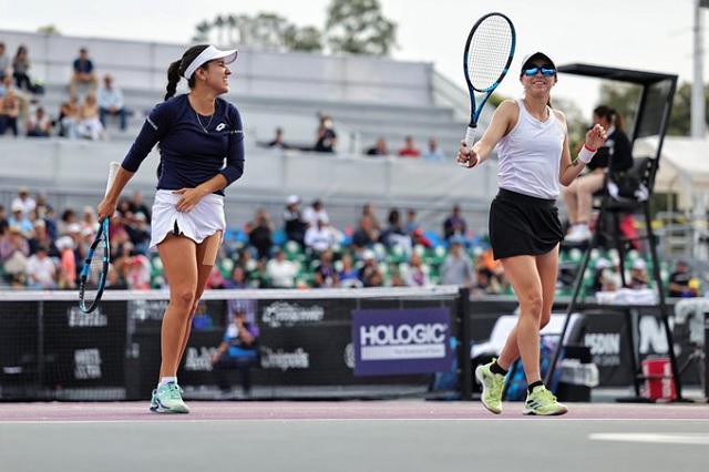 Fernanda Contreras y Camila Osorio disputando el dobles del GDL Open. Foto: Twitter / WTAGuadalajara