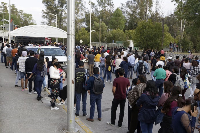 Largas filas para conseguir boletos | Feria de Puebla.