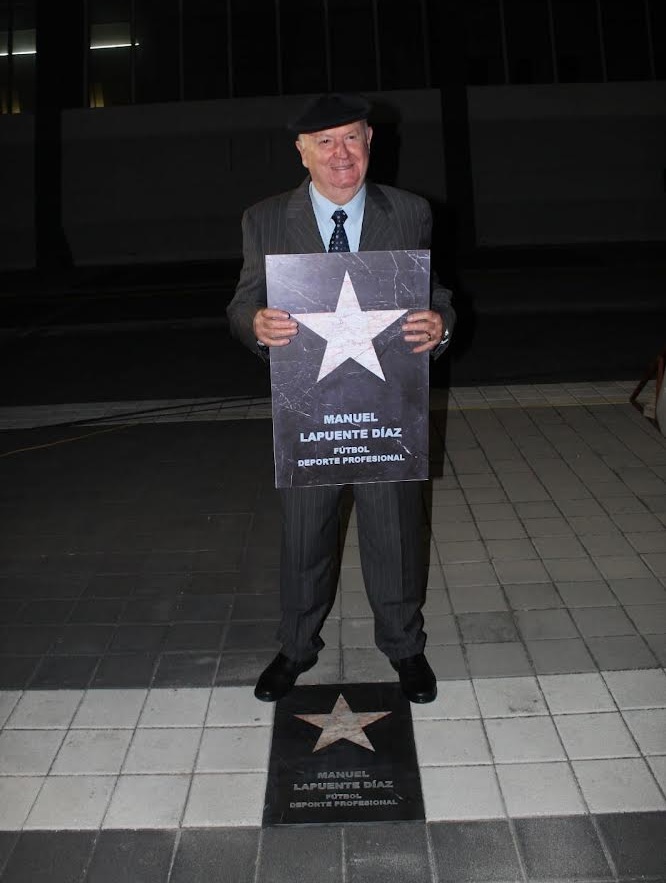 Manuel Lapuente con reconocimiento | Paseo de Campeones 2022 Manuel Lapuente con reconocimiento | Paseo de Campeones 2022