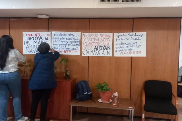 Protesta por despido de Marx Arriaga