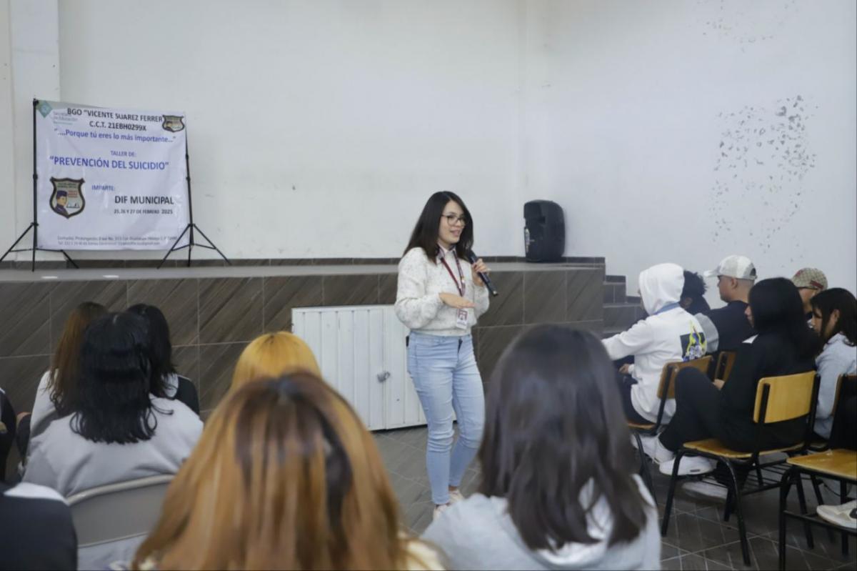 Plática para la prevención del suicidio en bachillerato Vicente Suárez