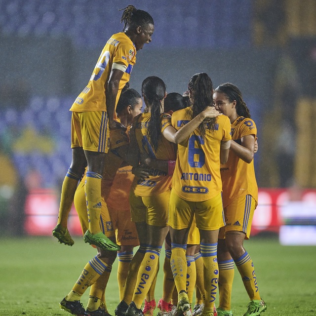 Jugadoras de Tigres Femenil durante festejo de gol | Liga MX Femenil | 2022