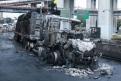 Tráiler quemado en explosión 