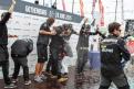 Los triunfadores de la “Carrera en Puerto; el equipo BRUNELSAILING, celebrando su victoria