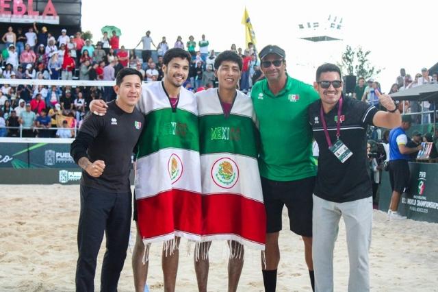 México hace historia con bronce en mundial de voleibol de playa 
