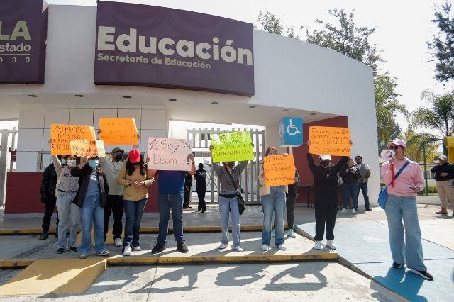 Docentes encabezan una protesta frente a la SEP Puebla, exigen plazas (Foto ilustrativa)