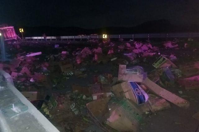 Volcadura de tráiler en la autopista México-Puebla