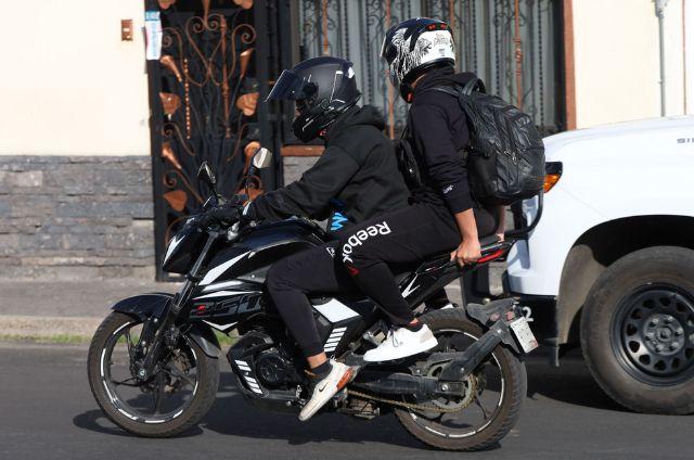 Motociclista en calles de Puebla
