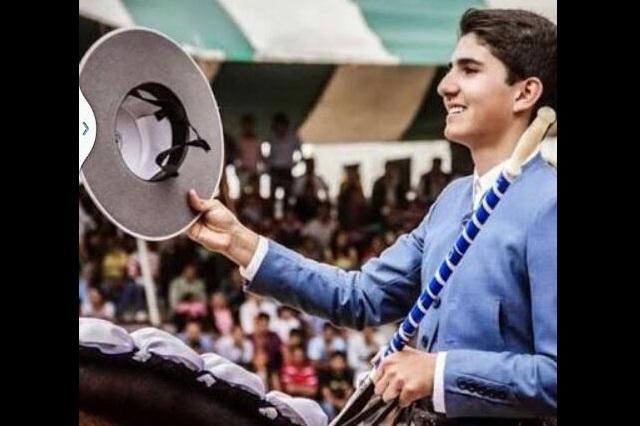 Santiago Zendejas, el joven rejoneador, que con una muy puesta cuadra de caballos también partirá plaza en Benito Juárez