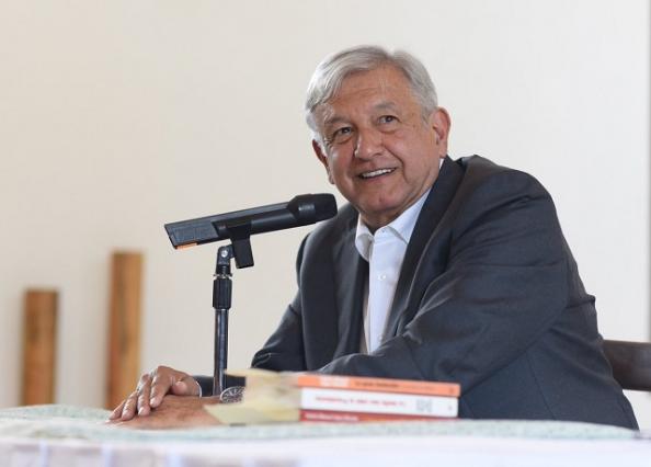 Foto / @lopezobrador_