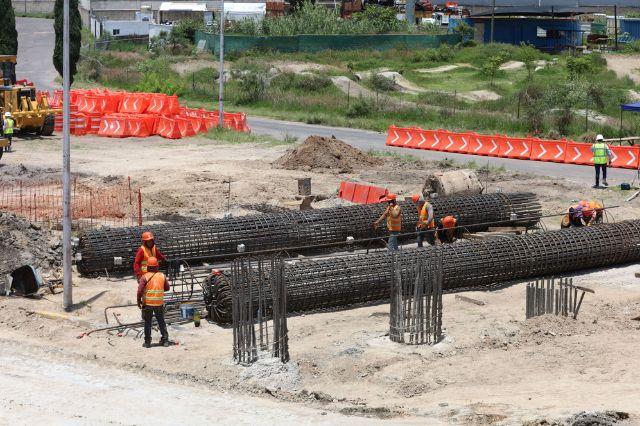 Trabajos de construcción del puente elevado 