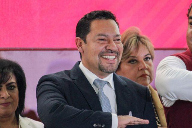 Al centro en honores a la Bandera, el diputado Andrés Villegas Mendoza