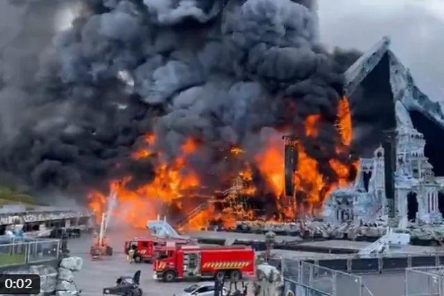 Arde Tomorrowland, incendio arrasa escenario principalVideo 