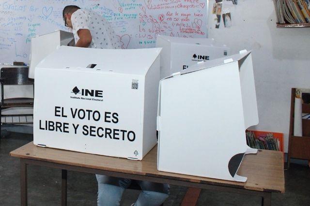 En la gráfica, armado de urnas para la elección 