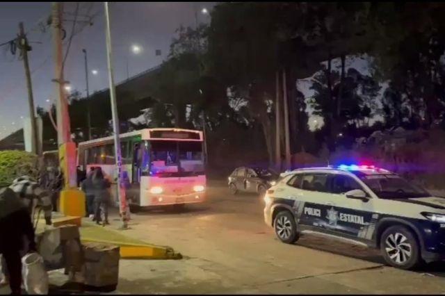 Unidad de la línea Expresso que fue asaltada esta mañana y dejó cuatro pasajeros lesionados