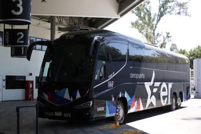 Autobus Estrella Roja en un anden en Puebla