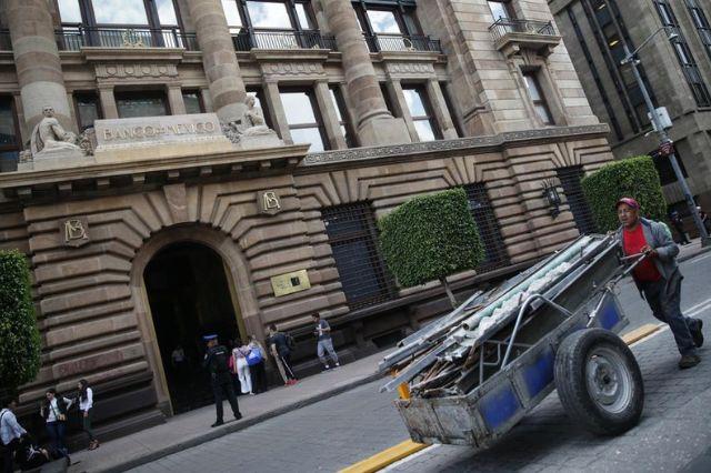 Fachada del Banco de México 