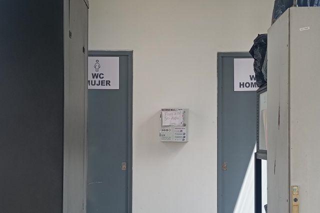 Puertas de los sanitarios de estaciones de RUTA Puebla