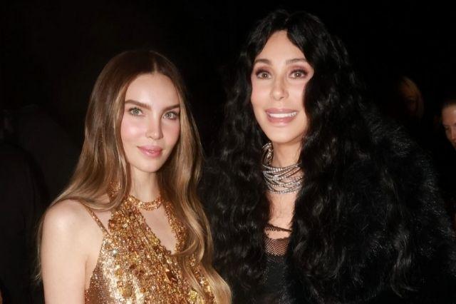Belinda comparte un momento histórico con Cher en el aniversario de Swarovski