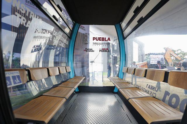 Vista interior de una cabina del cablebús