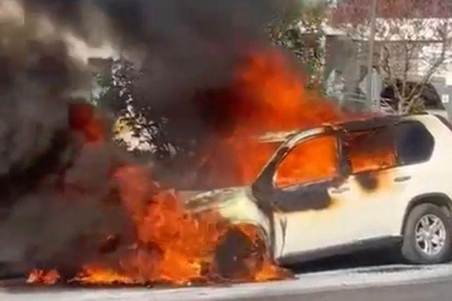  Camioneta se incendia