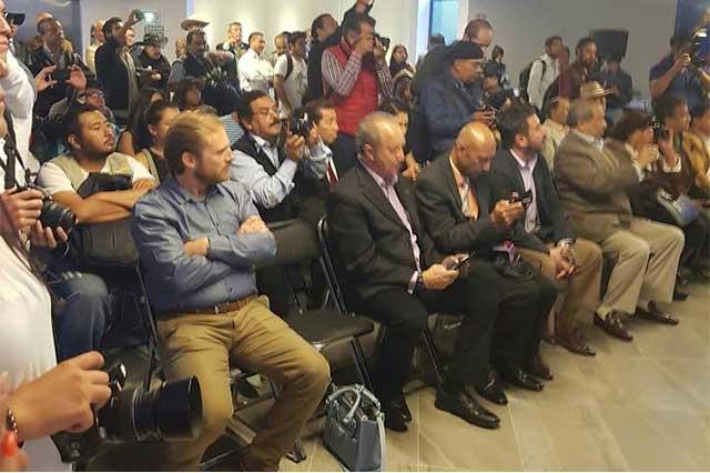Representantes de la prensa especializa, cronistas taurinos la familia, la gente del toro en Puebla, presentes