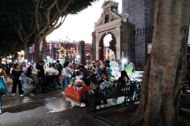 Vendedores ambulantes en el Centro Histórico de Puebla  