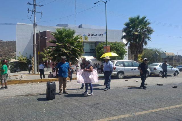 Ciudadanos protestaron ante OOSAPAT