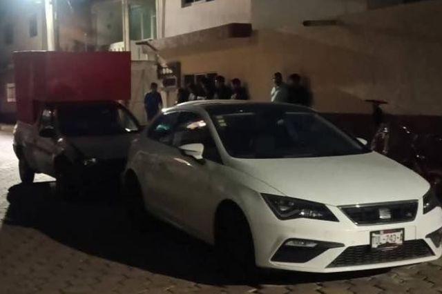 Vecinos retienen a automovilista 